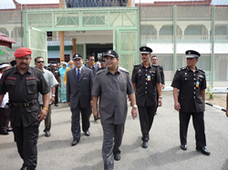 Y. B. Dato' Seri Syed Hamid Albar Diiringi Oleh Y. Bhg. Dato' Wan Farid Serta KPj Wan Mohamad Nazarie Dan PKP Noor Aziz Melawat Ke Dalam Penjara.