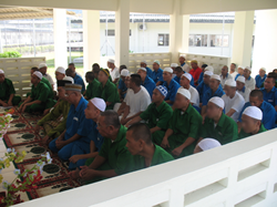 Para penghuni melaungkan takbir Raya